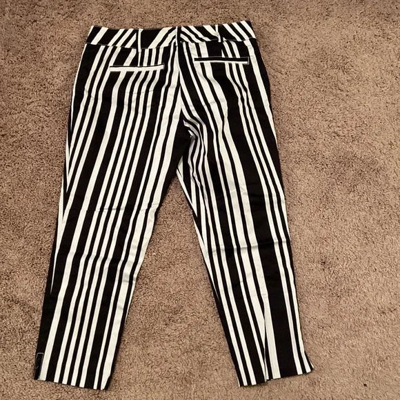 New York & Company - Women's Black and White Stripes Crop Pants (NWT) - Picture 3 of 7